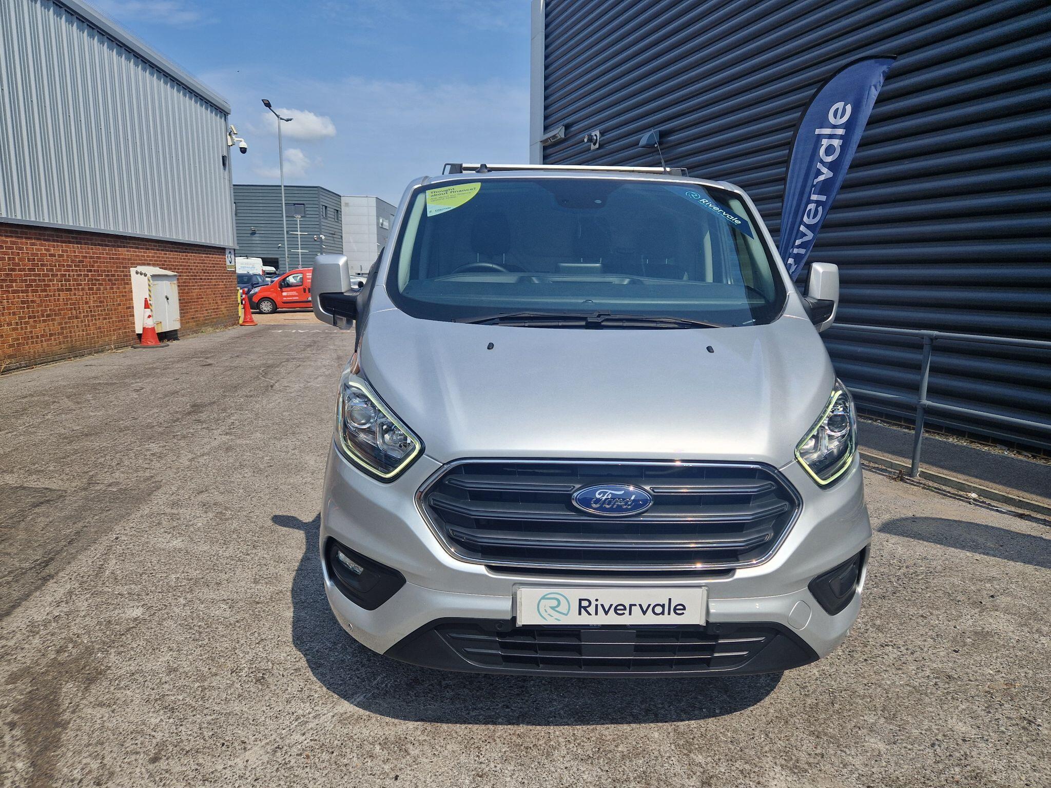 Ford Transit Custom image 2
